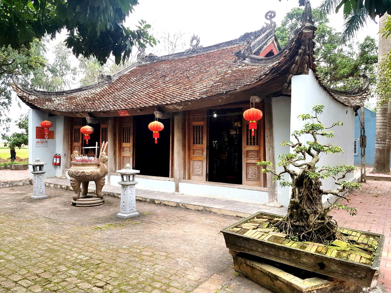 NGÔI ĐỀN CÓ NIÊN ĐẠI TRÊN 2200 NĂM